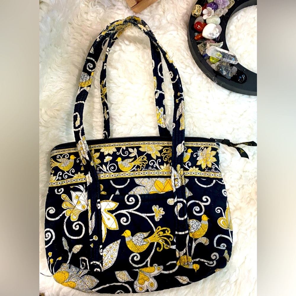 Vera Bradley Flowered Purse
Zip Shoulder Handbag
Trendy black & yellow
Like New